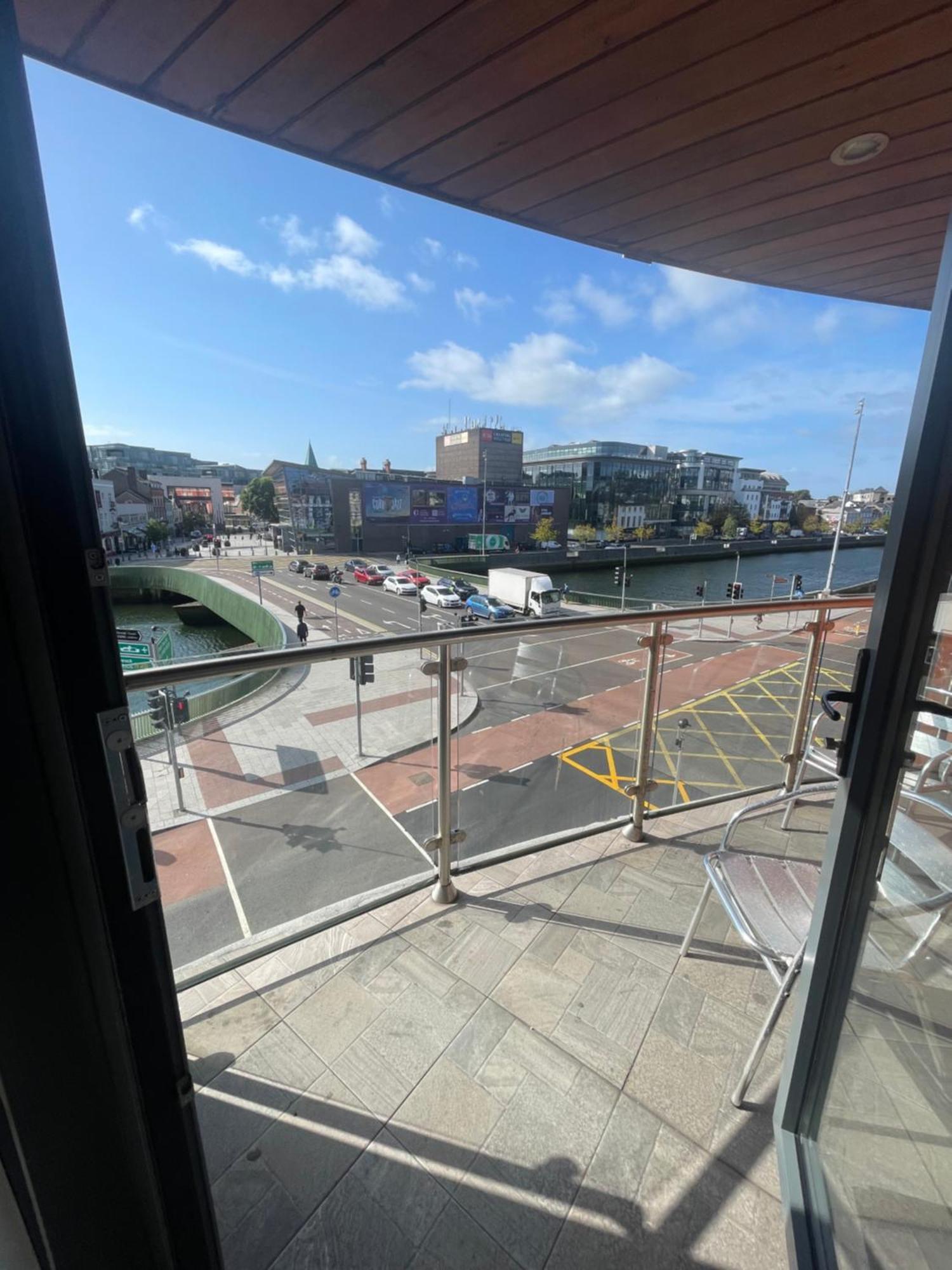 Fabulous And Sunny 2 Bed Apartment, In City Centre Cork Zewnętrze zdjęcie