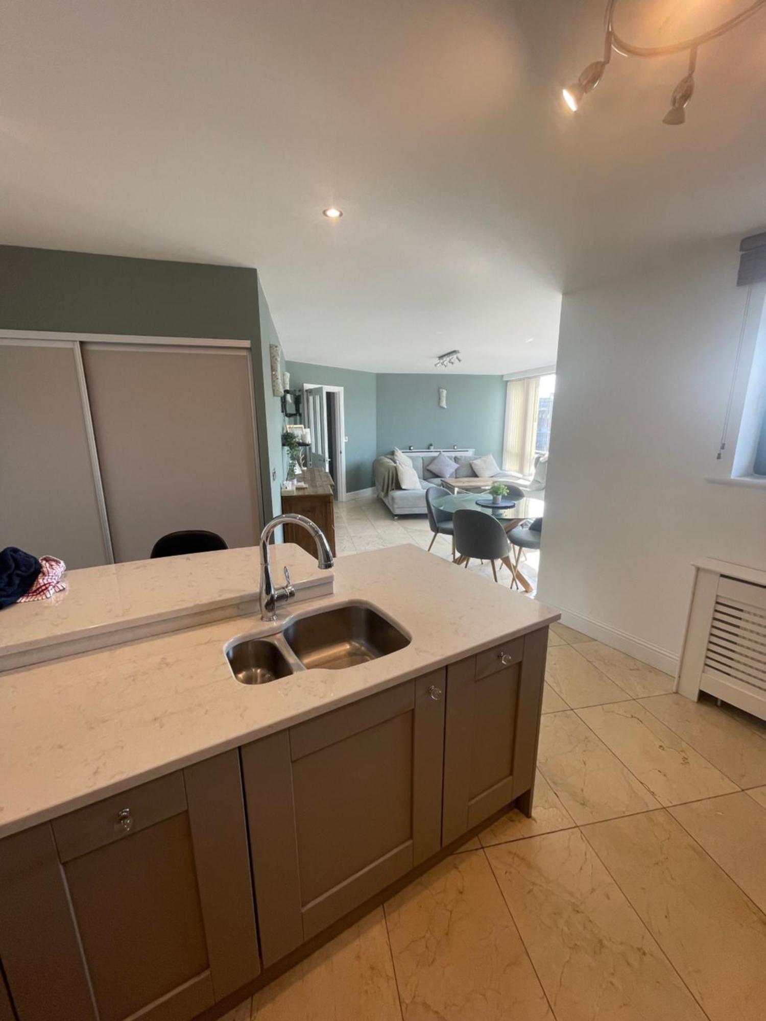 Fabulous And Sunny 2 Bed Apartment, In City Centre Cork Zewnętrze zdjęcie